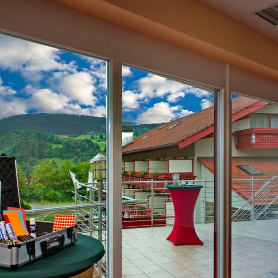 Tagungsraum mit angrenzender großer Dachterrasse im Tagungshotel Königshof im Allgäu