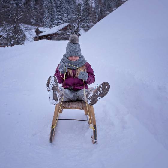 Kind beim Rodeln im Oberallgäu